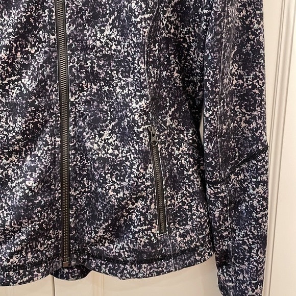 Lululemon Black Forme Cuffins Jacket ?? Beautiful!! Great Condition!  Size 10 - Picture 10 of 15